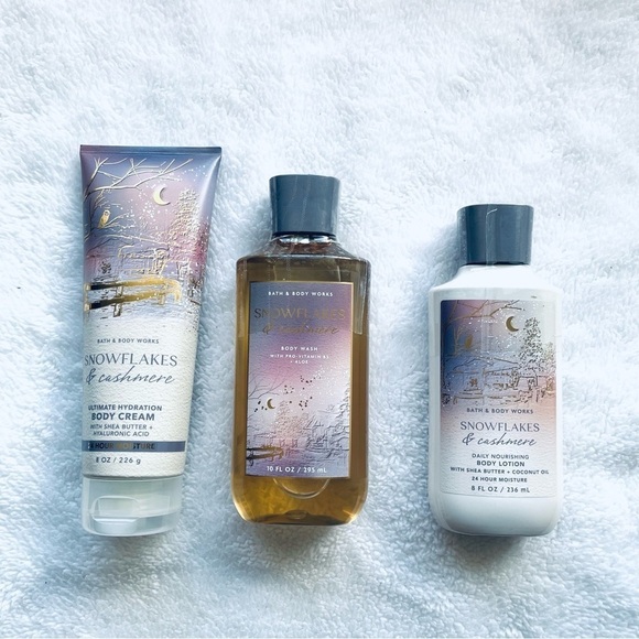 ❄️ NEW Bath & Body Works, Snowflakes & Cashmere Trio, Luxurious Body Care Set ❄️ - Picture 2 of 9